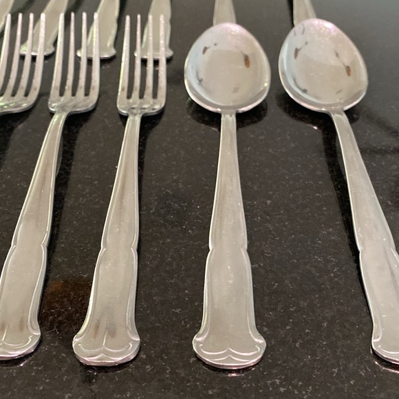 Magefesa Stainless Steel Flatware 18 Pieces - Picture 3 of 6